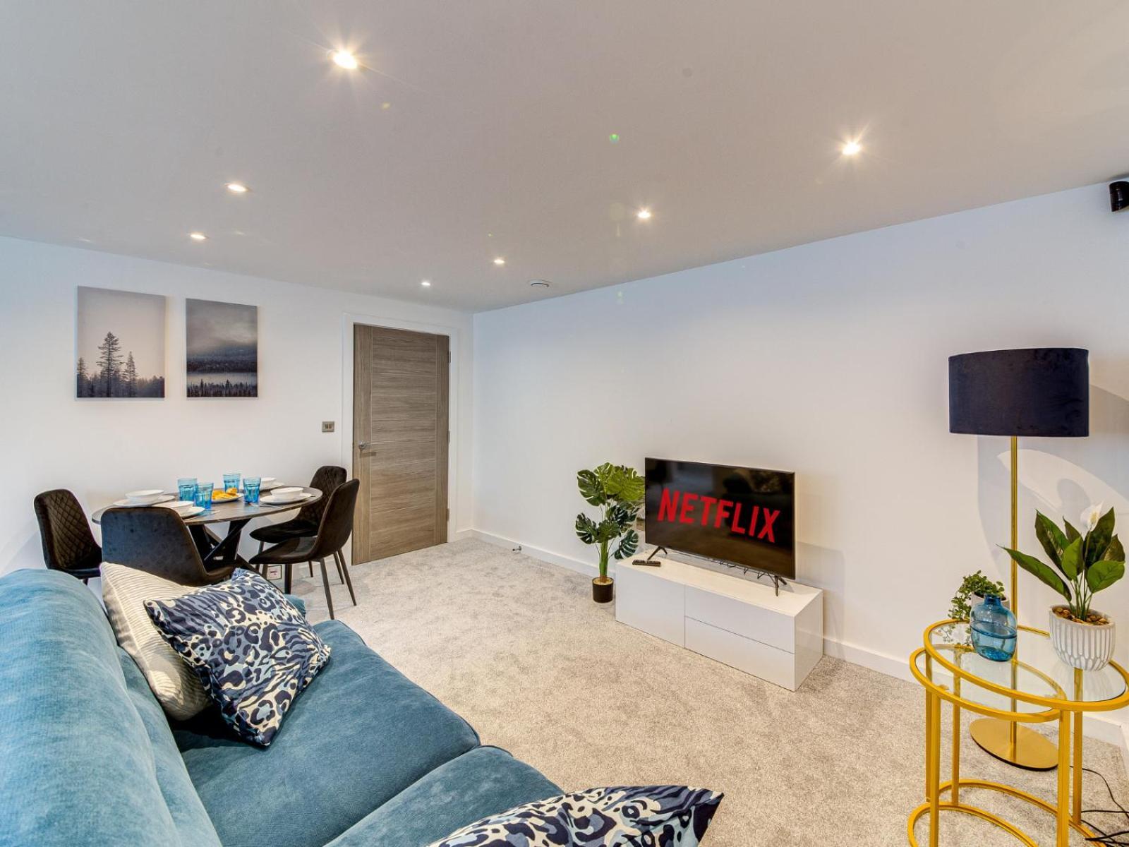 Stylish & Contemporary 2-Bed Townhouse - Parking - Wi-Fi - Netflix Apartment Уърксоп Екстериор снимка